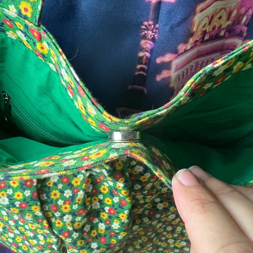 Used Green Flower tote 14 x 14 - Picture 4 of 5